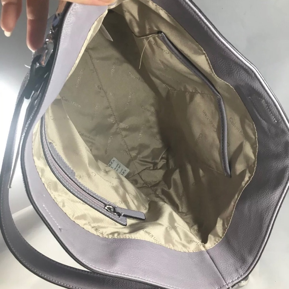 CALVIN KLEIN Kihobo Signature JetSet Lavender Tote - Picture 6 of 6
